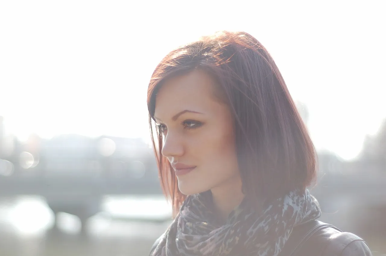 Visage typique femme russe - le pur look russe